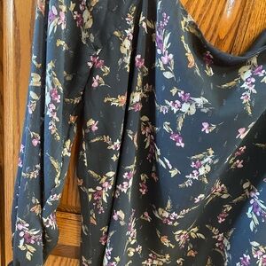 Nine Britton Floral Blouse with Ruched Sleeves